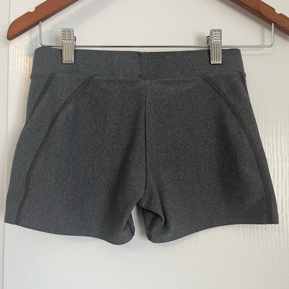 WOMENS UNDER ARMOUR COMPRESSION SHORTS - Picture 2 of 2